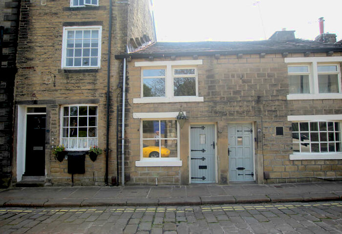2 Bedroom Cottage To Rent In Old Main Street, Bingley, BD16