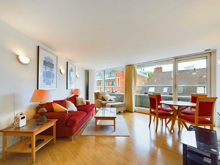 2 Bedroom Flat To Rent In Empire Square West, Empire Square, London, SE1