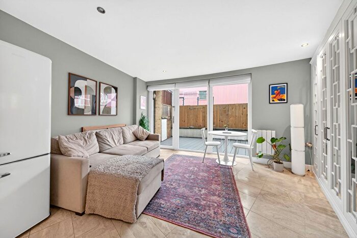 1 Bedroom Flat For Sale In Battersea Park Road, Viridian Apartments, SW8