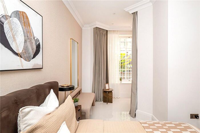 1 Bedroom Flat To Rent In Stratton Street, London, W1J