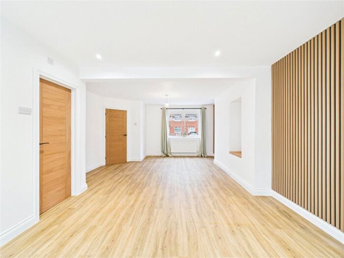 4 Bedroom Semi Detached House For Sale In Hurst Walk, Bristol, BS4