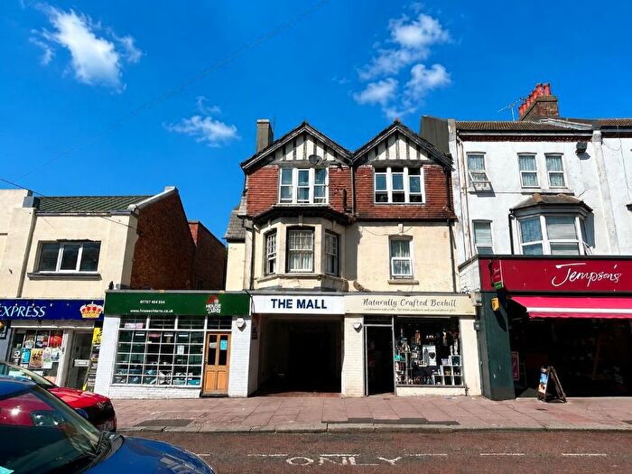 2 Bedroom Flat For Sale In Western Road, Bexhill-On-Sea, TN40