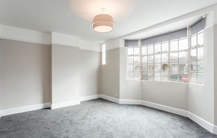 3 Bedroom Flat To Rent In Baker Street, Marylebone, London, NW1