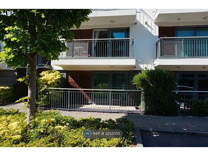 1 Bedroom Flat To Rent In Ted Bates Road, Southampton, SO14