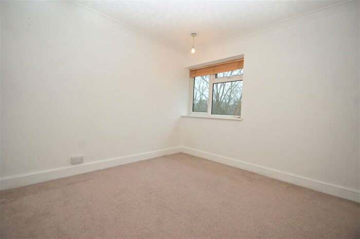 2 Bedroom Flat To Rent In Fore Street, Pinner, Middlesex, HA5