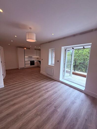1 Bedroom Flat To Rent In Beechwood Grove, London, W3