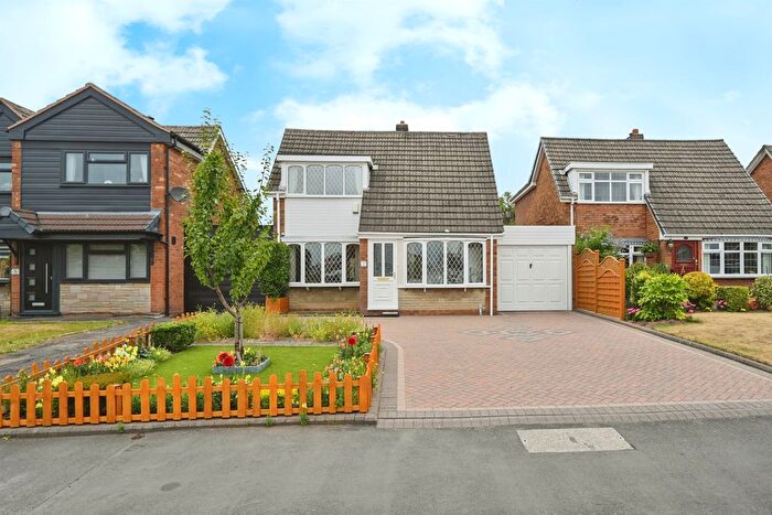 3 Bedroom Detached House For Sale In Mossbank Avenue, Burntwood, WS7