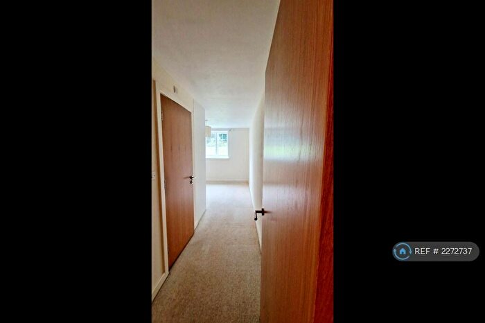 2 Bedroom Flat To Rent In Albert Road, Morley, LS27