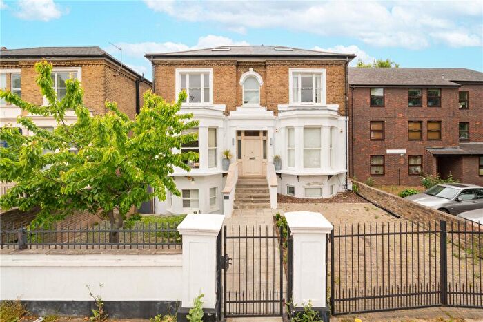Apartment To Rent In Cavendish Road, London, NW6