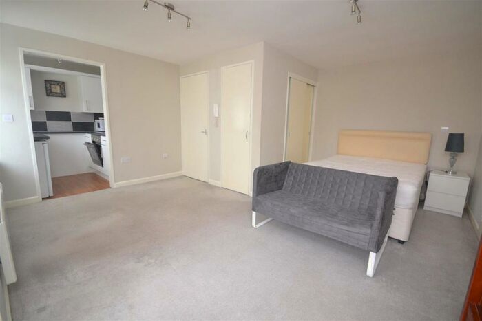 Studio To Rent In Douglas Court, Hartsbourne Road, Reading, RG6