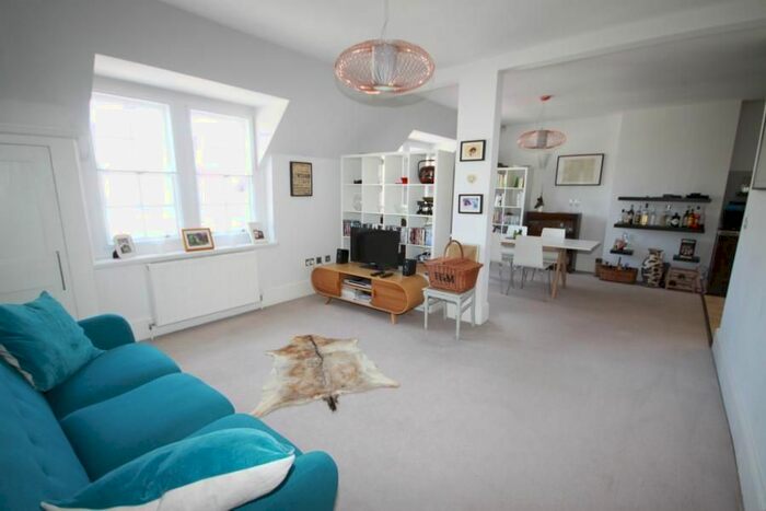 2 Bedroom Flat To Rent In Lee High Road, Lee, SE12