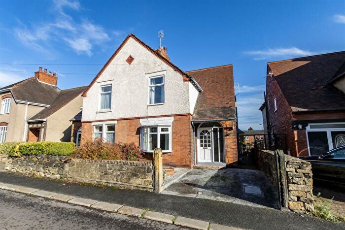 3 Bedroom Semi-Detached House For Sale In Vincent Crescent, Chesterfield, Derbyshire, S40