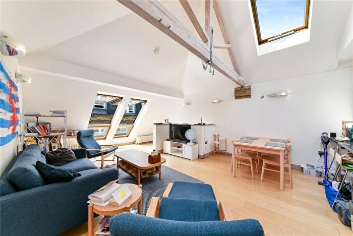 2 Bedroom Apartment To Rent In Chapel Place, London, EC2A