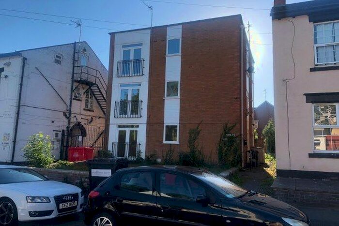 2 Bedroom Flat To Rent In Larches Lane, Wolverhampton, WV3