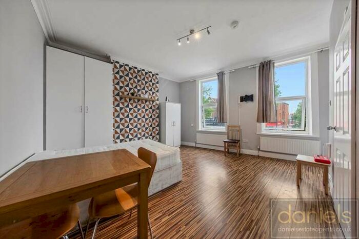 Flat To Rent In Station Terrace, Kensal Rise, NW10