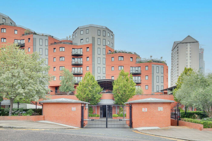 1 Bedroom Flat For Sale In Arnhem Place, London, E14