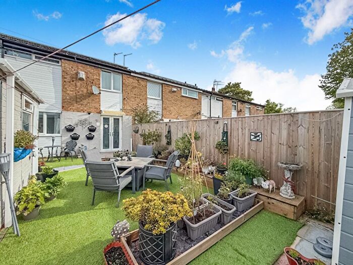 3 Bedroom Terraced House For Sale In Neasden Close, Hull, HU8