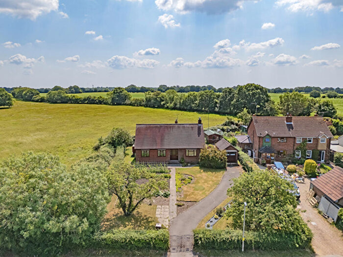 3 Bedroom Bungalow For Sale In Loves Green, Highwood, CM1