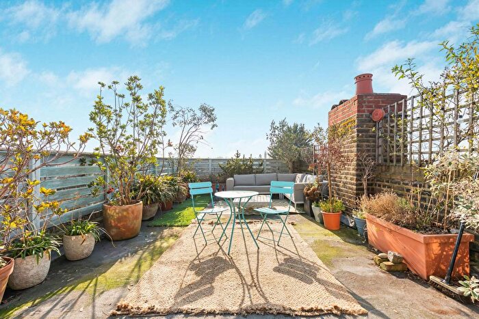 4 Bedroom Flat For Sale In Cowley Mansions, Mortlake, SW14