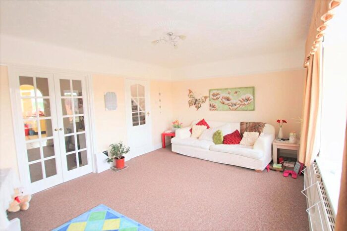3 Bedroom Apartment To Rent In Castle Lane West, Bournemouth, BH8