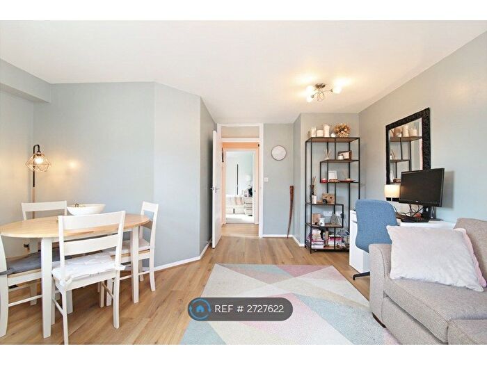 1 Bedroom Flat To Rent In Abbey Parade, London, SW19