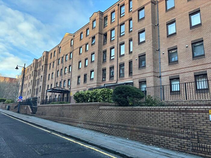 3 Bedroom Flat To Rent In , West Graham St, Glasgow, G4