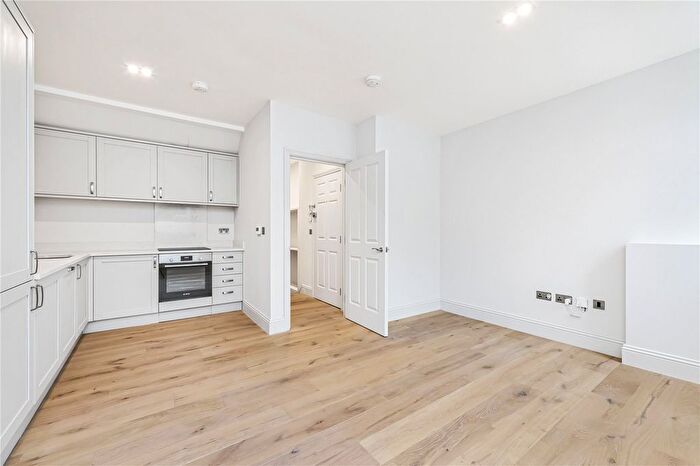 2 Bedroom Flat To Rent In Allfarthing Lane, London, SW18