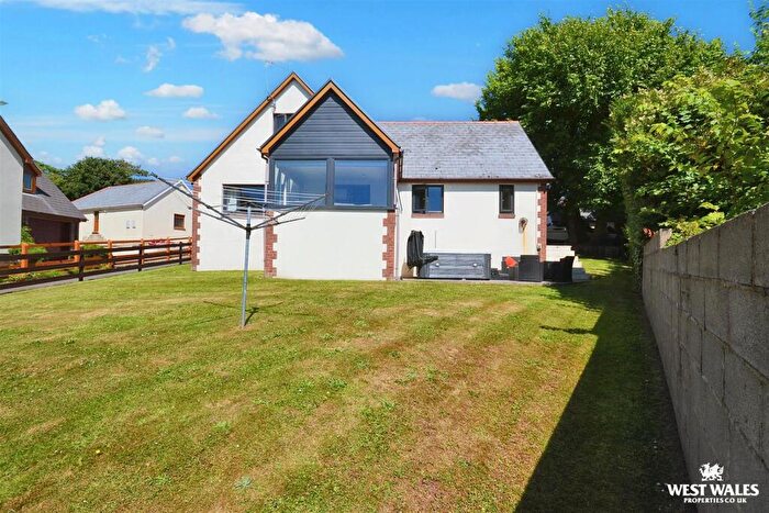 4 Bedroom Detached Bungalow For Sale In Blackbridge Drive, Milford Haven, SA73