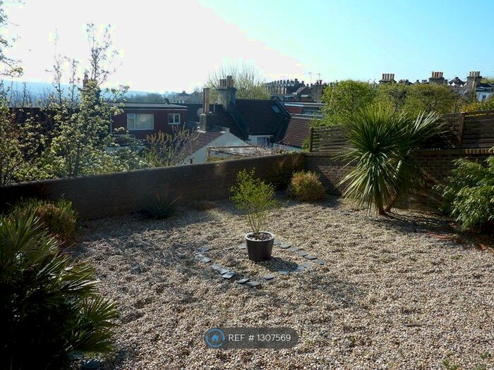 2 Bedroom Flat To Rent In Tivoli Crescent, Brighton BN1