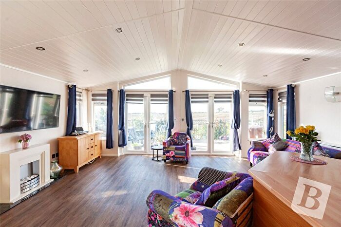 2 Bedroom Mobile/park Home For Sale In Palm Court, Hayes Country Park, Battlesbridge, Wickford, SS11