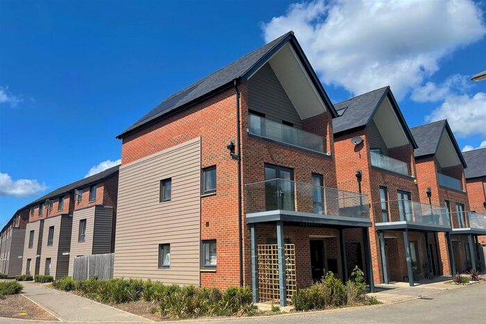 4 Bedroom Detached House To Rent In Jelley Way, Woking, Surrey, GU22