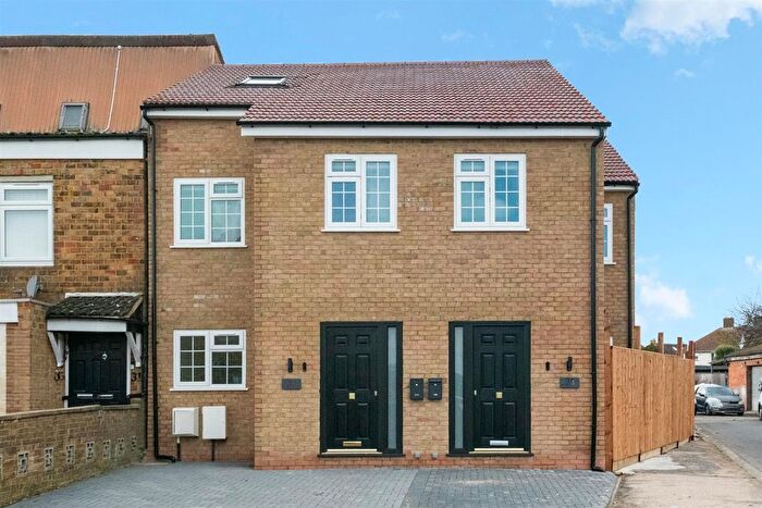 3 Bedroom Semi Detached House For Sale In Ash Grove, Hayes, UB3