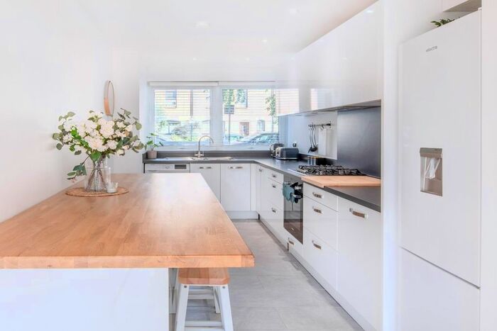 3 Bedroom Flat To Rent In Castle Road, Camden, NW1