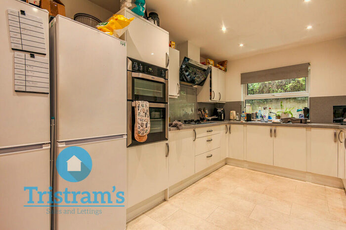 6 Bedroom Semi-Detached House To Rent In Lenton Boulevard, Lenton, NG7