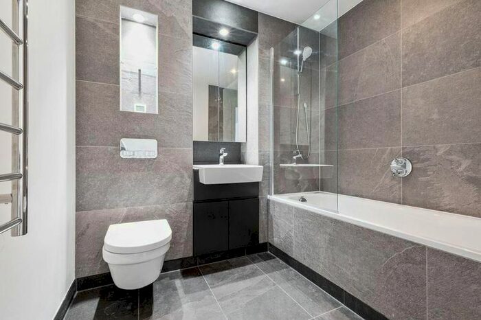 4 Bedroom Terraced House To Rent In Grafton Road, Croydon, CR0