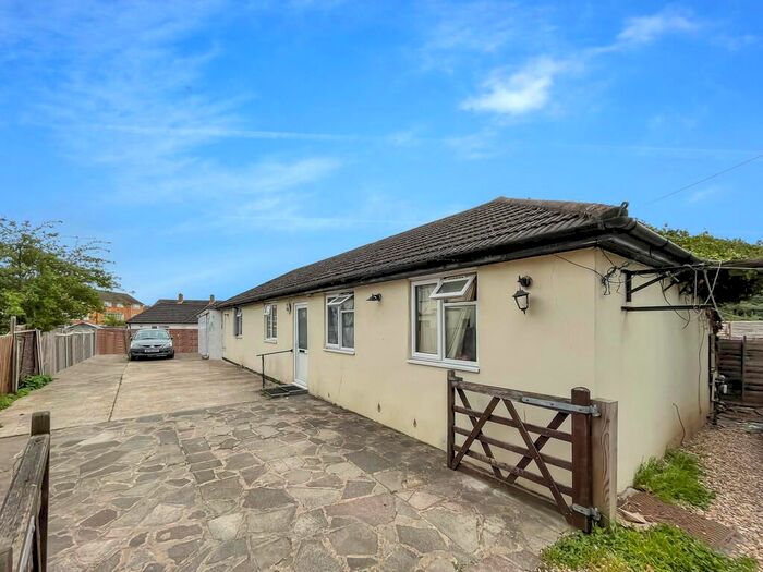 5 Bedroom Bungalow To Rent In Sutton Lane, Hounslow, Greater London, TW3