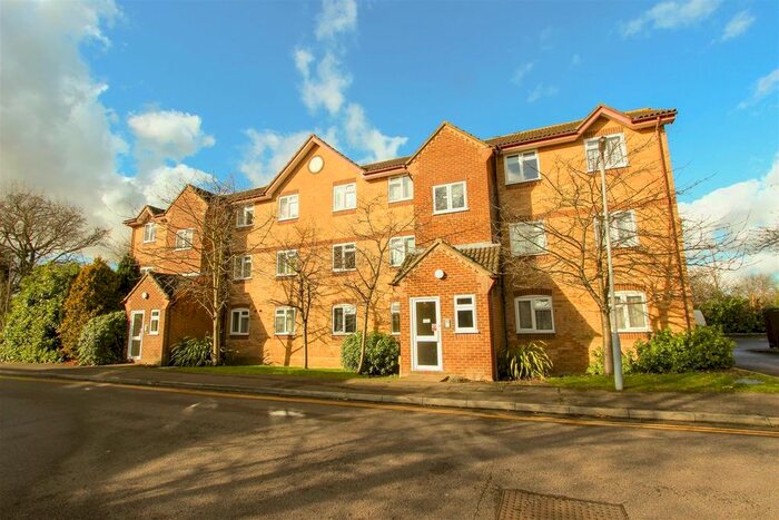 2 Bedroom Flat To Rent In Gainsborough Road, Hayes, UB4