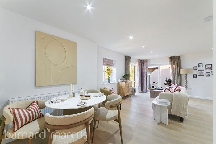 2 Bedroom Flat For Sale In Outwood Lane, Chipstead, Coulsdon, CR5