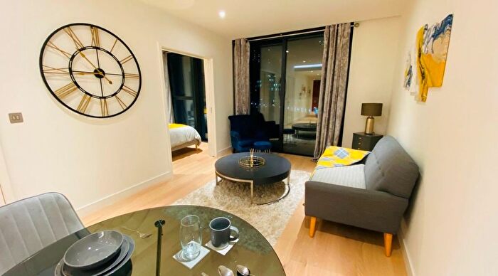 1 Bedroom Flat To Rent In Apartment, Hampton Tower, Marsh Wall, London, E14