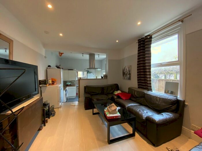 7 Bedroom Semi-Detached House To Rent In Richmond Gardens, SO17