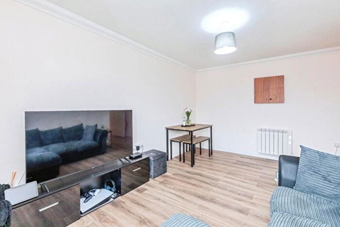 1 Bedroom Flat For Sale In Huntsmans Close, Rochester, Kent, ME1