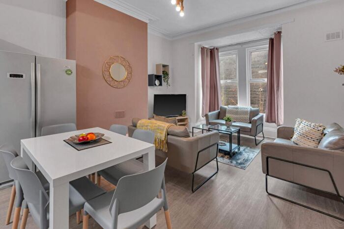 6 Bedroom House To Rent In Winstanley Terrace, Leeds, LS6