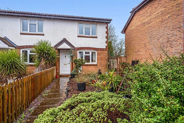 3 Bedroom Semi-Detached House For Sale In Godwin Crescent, Clanfield, PO8