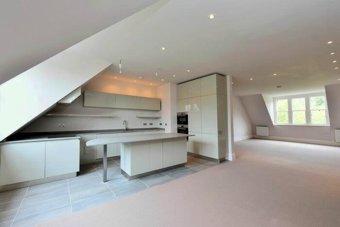 3 Bedroom Flat To Rent In Heath Drive, Hampstead, London, NW3