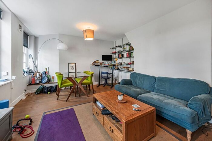 3 Bedroom Property To Rent In Vicarage Crescent, London, SW11