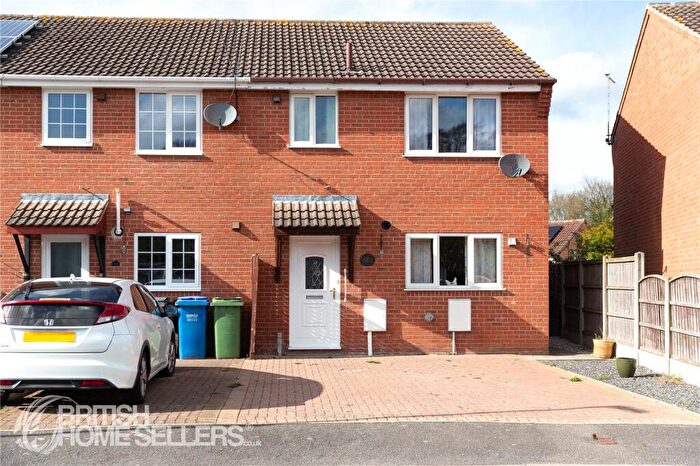 3 Bedroom End Of Terrace House For Sale In Broadoaks Close, Chesterfield, Derbyshire, S41