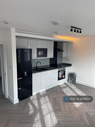 2 Bedroom Flat To Rent In Falloden Way, London, NW11