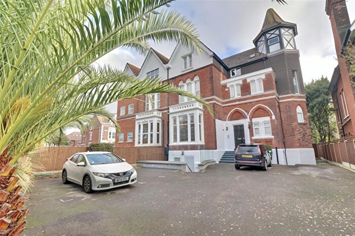 3 Bedroom Flat For Sale In Craneswater Park, Southsea, PO4