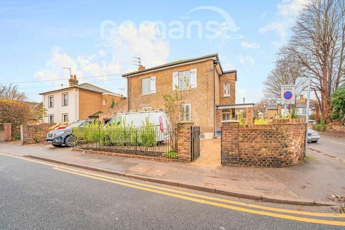 3 Bedroom Flat To Rent In Cleveland Road, Uxbridge UB8