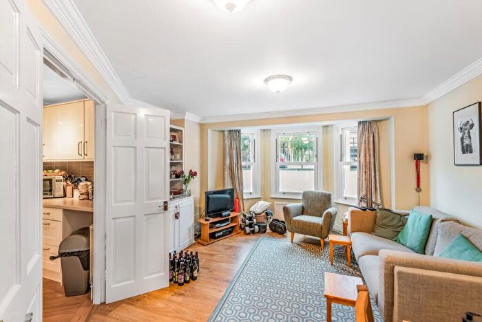 2 Bedroom Garage / Parking To Rent In Culverden Road, Balham, London, SW12